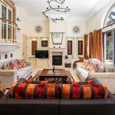 Sleeps 10 With Pool Air Con And Wifi *