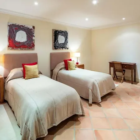 Sleeps 10 With Pool Air Con And Wifi 빌라