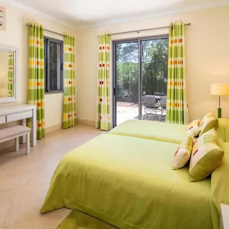 빌라 Sleeps 10 With Pool Air Con And Wifi
