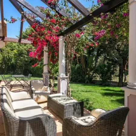 Sleeps 10 With Pool Air Con And Wifi 빌라 *
