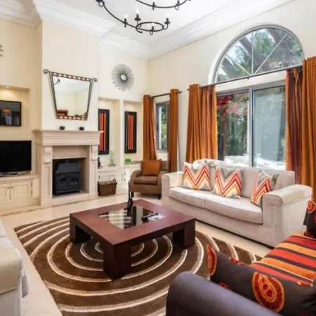 Villa Sleeps 10 With Pool Air Con And Wifi *